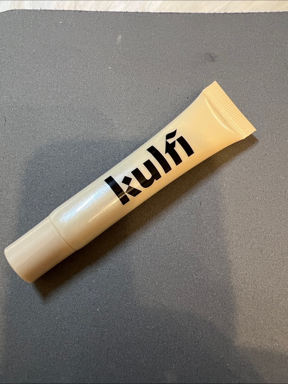 Kulfi Lip Snack Glossing Lip Balm - Vanilla Sponge Cake